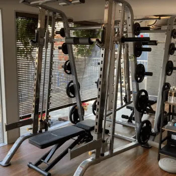 QOOL bodymake gymのパーソナルジムのトレーニング器具