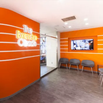 エクササイズコーチ東梅田店のパーソナルジムのトレーニングを受ける前の待合室