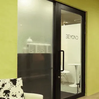 BEYOND 札幌駅前店のパーソナルジムのトレーニングを受ける店舗の入り口