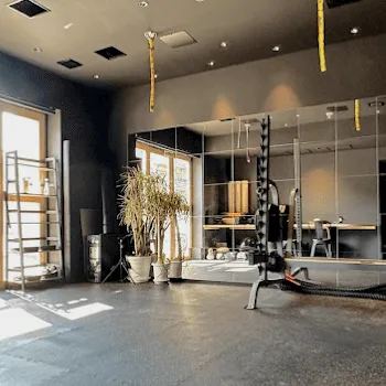 Physio Gym Growのパーソナルジムのトレーニングを受けるトレーニングルーム