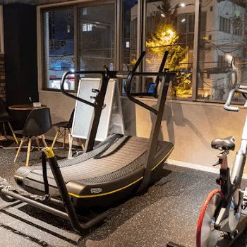 スターライトフィットネスのパーソナルジムのトレーニングで使用するトレーニング器具