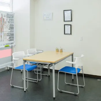 9INE-GYMのパーソナルジムのトレーニングを受ける前のカウンセリングルーム