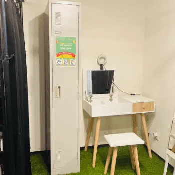 9INE-GYMのパーソナルジムのトレーニング後の更衣室