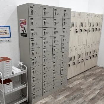 FURDI ダイシン仙台幸町店のパーソナルジムのトレーニングを受ける前のロッカールーム