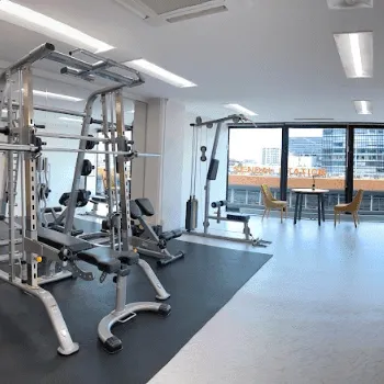 TRYVE 仙台駅前店のパーソナルジムのトレーニングを受けるトレーニングルーム