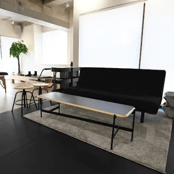 Workout Base WiTHのパーソナルジムのトレーニングを受ける前の待合スペース