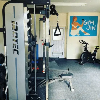 やせるじむのパーソナルジムのトレーニングを受けるトレーニングルーム