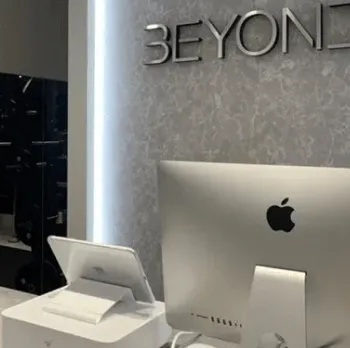 BEYOND横浜東口店のパーソナルジムのトレーニングを受ける前の受付