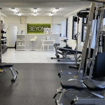 BEYOND横浜東口店のパーソナルジムのトレーニングルーム