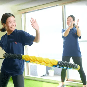 パーソナルジムRat横浜店のパーソナルジムのトレーニングを受けている様子