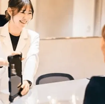 UNDEUXSBODY横浜Annex店のパーソナルジムのトレーニングを受ける前のカウンセリングの様子