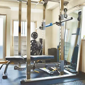 WHOEVER横浜店のパーソナルジムのトレーニング器具