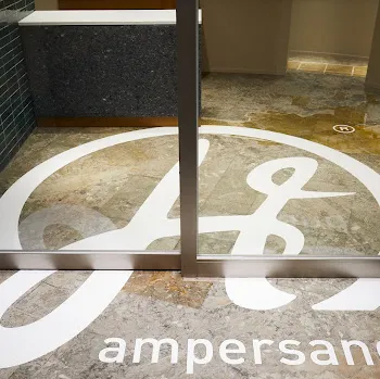 H ampersand 全国6店舗のピラティスのレッスンを受ける前のエントランス