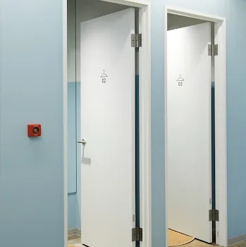 H ampersand 全国6店舗のピラティスのレッスンを受ける前の更衣室