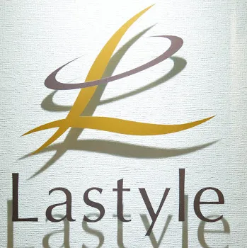 Lastyle 全国1店舗のピラティスのレッスンを受ける前のエントランスLastyleというロゴ