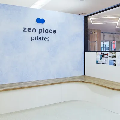 zen place pilates 全国140店舗のピラティスのレッスンを受ける前のエントランス