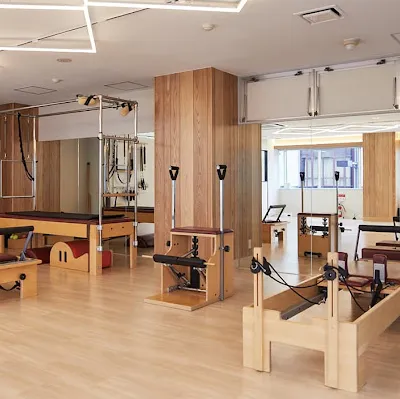 zen place pilates 全国140店舗のピラティスのレッスンを受けるトレーニングルーム