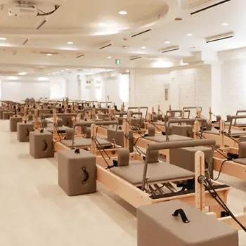 Rintosull 福岡4店舖のピラティスのレッスンを受けるレッスンルーム