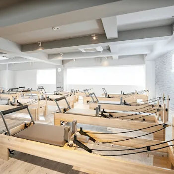 pilates K京都四条烏丸店のピラティスのレッスンを受けるレッスンルーム