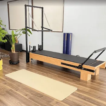 ピラティススタジオsoraのピラティスのレッスンを受けるレッスンルーム