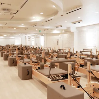 Rintosull 神戸3店舗のピラティスのレッスンを受けるレッスンルーム