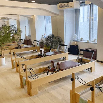 zen place pilates 三宮スタジオのピラティスのレッスンで使用する機器