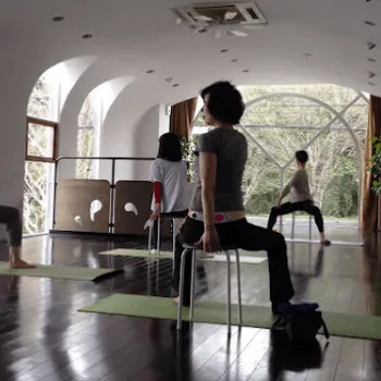 Nadi kitayamaのピラティスのレッスンを受けている様子