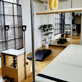SOU PILATES京都烏丸店のピラティスのレッスンを受けるレッスンルーム