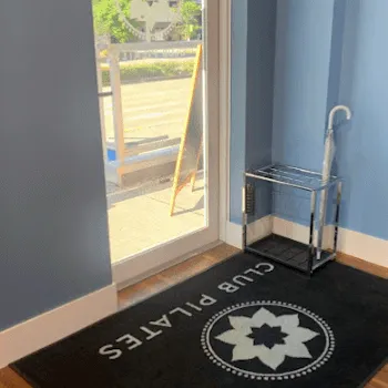 CLUB PILATES 久屋大通店のピラティスのレッスンを受ける店舗の入り口