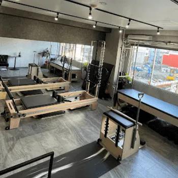 ピラティススタジオDEP 名古屋3店舗のピラティスのレッスンを受けるレッスンルーム