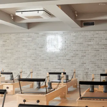 pilates K 久屋大通パーク店のピラティスのレッスンを受けるレッスンルーム