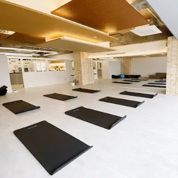 zen place pilates 金山スタジオのピラティスのレッスンを受けるレッスンルーム