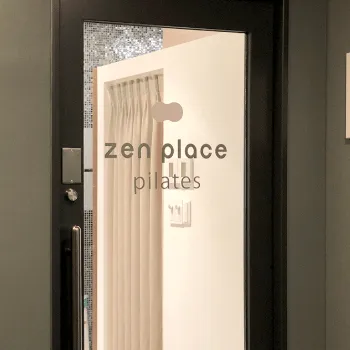 zen place pilates新潟スタジオのピラティスのレッスンを受ける店舗の入り口