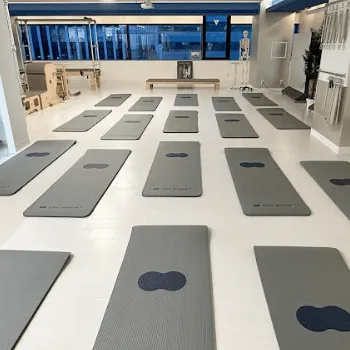 zen place pilates新潟スタジオのピラティスのレッスンを受けるレッスンルーム