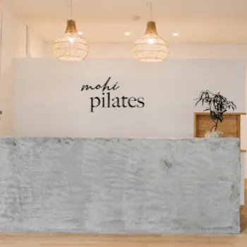 MOHI PILATES 沖縄スタジオのピラティスのレッスンを受ける前の受付