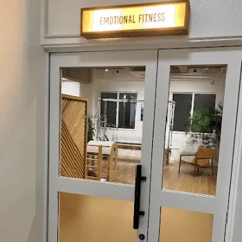 MOHI PILATES 沖縄スタジオのピラティスのレッスンを受ける店舗の入り口