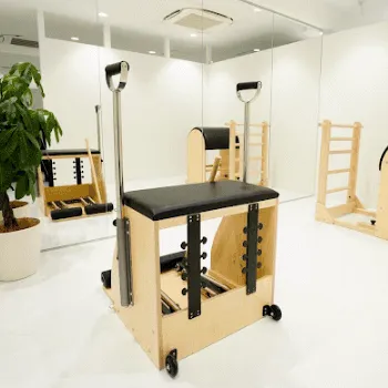 ピラティススタジオDEP 心斎橋店のピラティスのレッスンで使用する機器