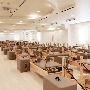 Rintosull 大阪21店舗のピラティスのレッスンを受けるレッスンルーム