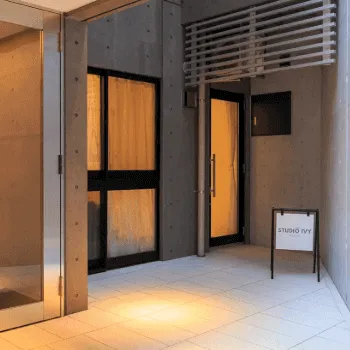 STUDIO IVY 大阪3店舗のピラティスのレッスンを受ける店舗の入り口