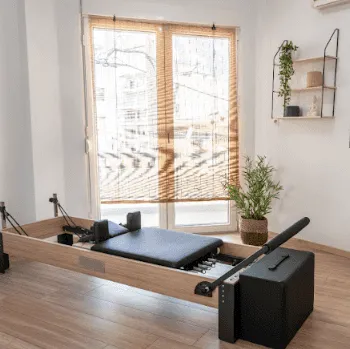Pilates&Gym 1to1 札幌大通店のピラティスのレッスンを受けるレッスンルーム