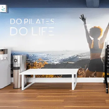 CLUB PILATES 札幌店のピラティスのレッスンを受けた後の休憩スペース