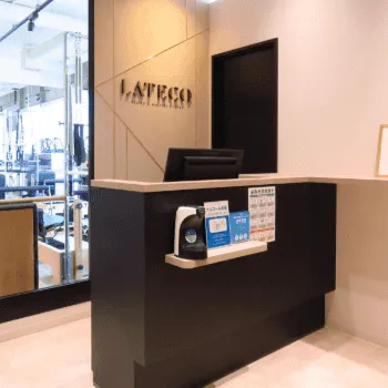 LATECO 札幌2店舗のピラティスのレッスンを受ける前の受付
