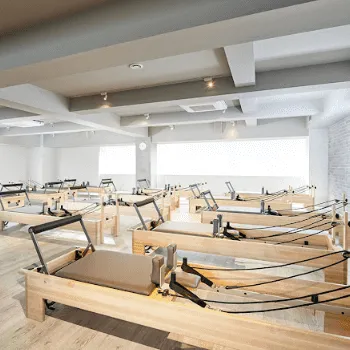 pilates K 札幌駅前店のピラティスのレッスンを受けるレッスンルーム