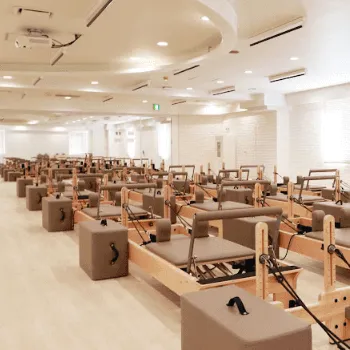 Rintosull 札幌南口店のピラティスのレッスンを受けるレッスンルーム