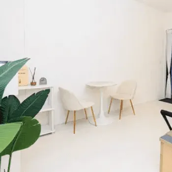 STUDIO IVY 札幌円山店のピラティスのレッスンを受ける前のカウンセリングルーム