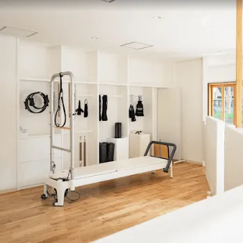 REborn Pilates Salon&Schoolのピラティスのレッスンを受けるレッスンルーム