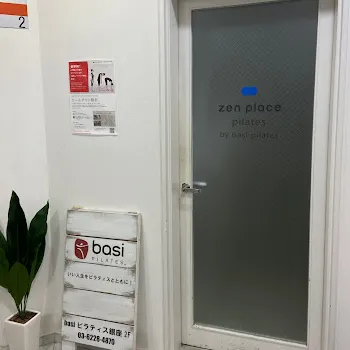zen place pilates 全国80店舗の入り口