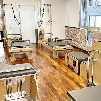 zen place pilates 全国80店舗のピラティスのレッスンを受けるトレーニングルーム