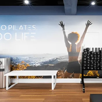 CLUB PILATES横浜店のピラティスのレッスンを受ける店舗の休憩スペース