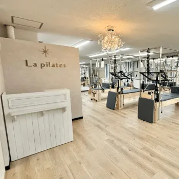La pilates横浜店のピラティスのレッスンを受ける前の受付